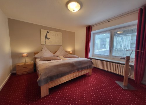 Schlafzimmer V (3)